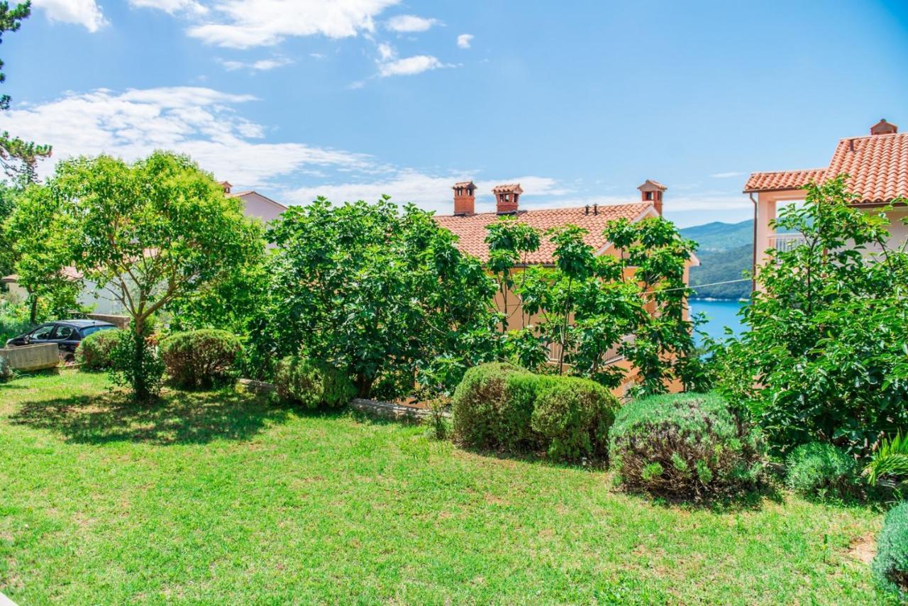 Apartments Pino Rabac Exterior photo