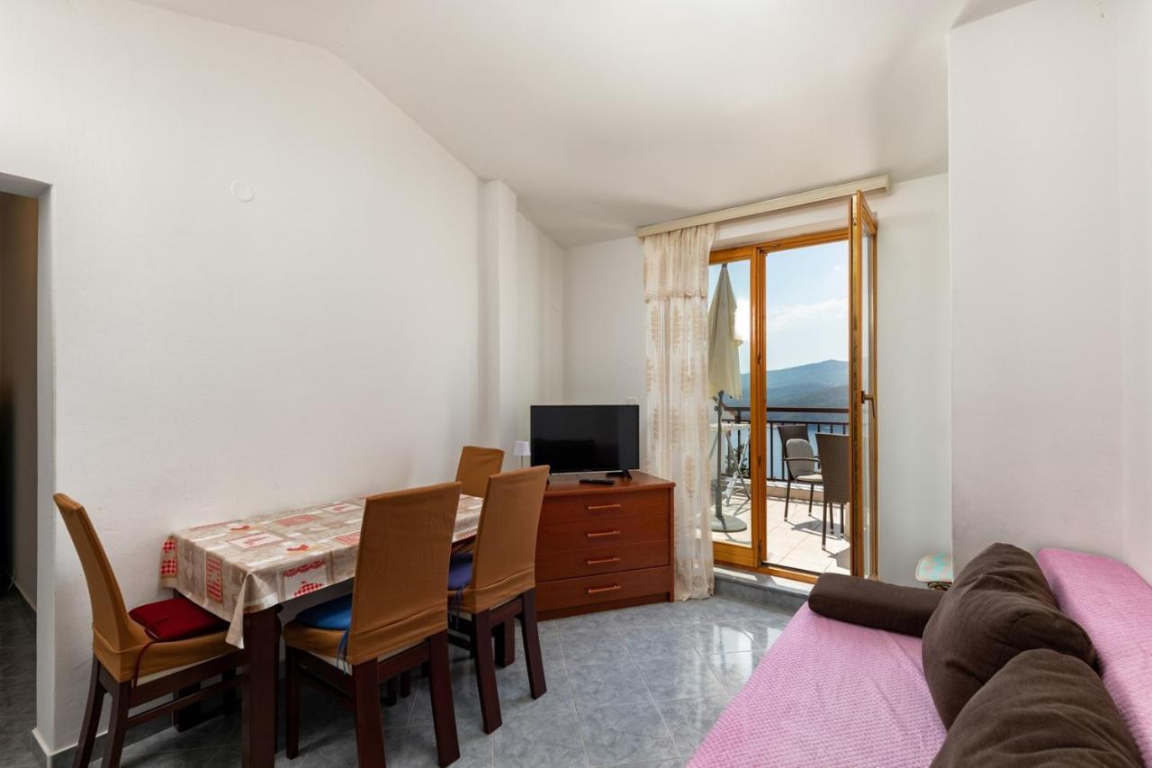 Apartments Pino Rabac Exterior photo